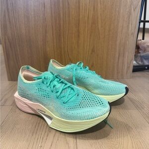 SOLD 

Nike ZoomX Vaporfly 3 Brand New (No box) Size 9
